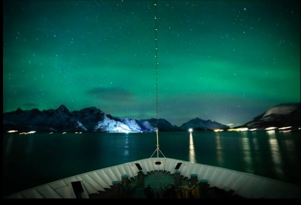 Radio Communications via the Auroras