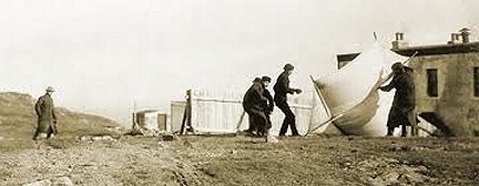 Marconi's group struggling to get an antenna kit into the air. Signal Hill, St John's, Newfoundland December 1901