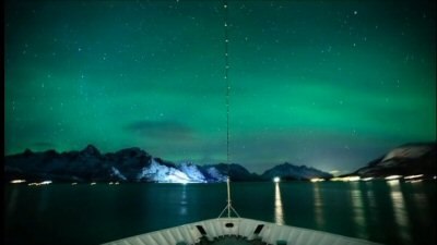 QSOs via the Auroras